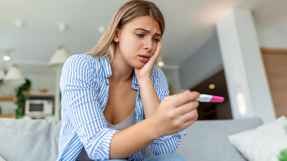 Woman discussing signs of female infertility with a Consultant Gynaecologist at Ovara Health Chelsea London
